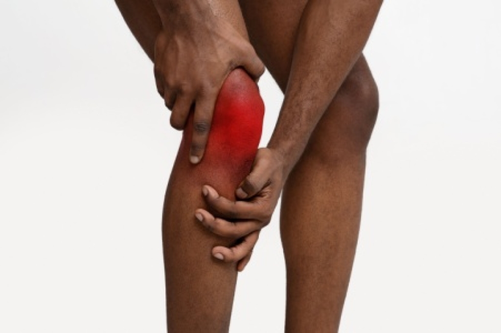 Causes and Symptoms of Sudden Knee Pain